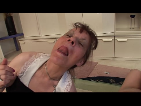 ❤️ To bestemødre og en bestefar har en trekant ️ Russisk porno hos oss ️❤